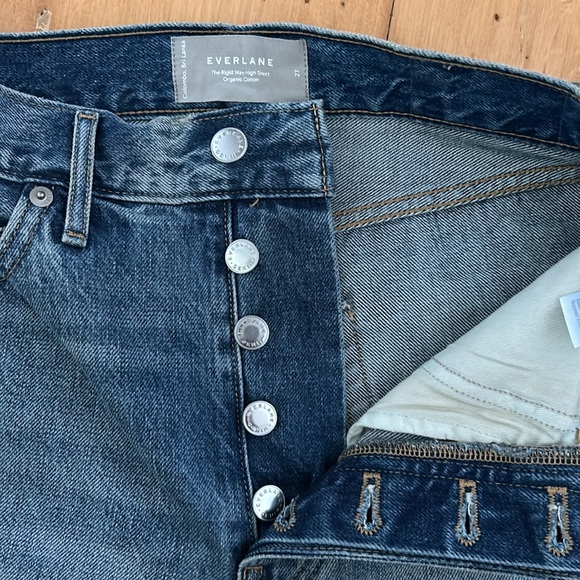 Everlane shorts - Picture 6 of 9